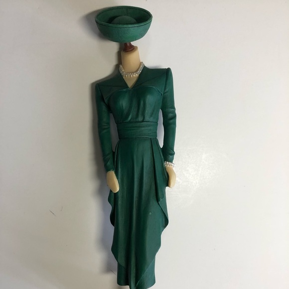 The Latest Thing, Fabulous Folds 1940 - Picture 1 of 12